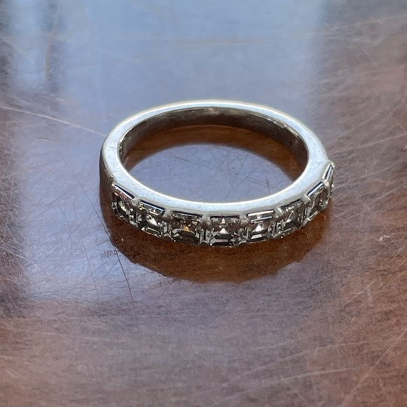 Eight Stone Asscher Diamond Ring In Platinum (1.5Ct. Tw. - H-I / SI1-SI2). - Picture 3 of 6